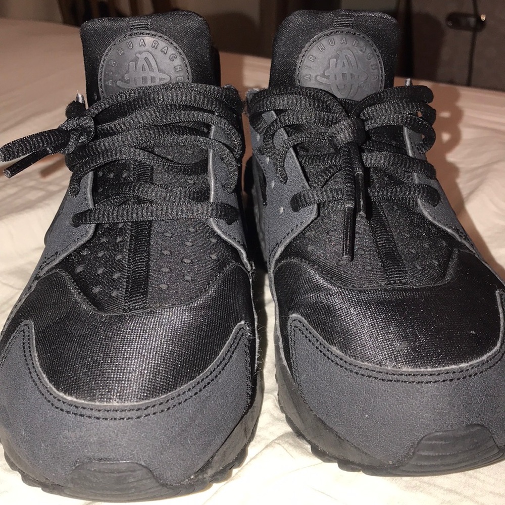 Black Nike Huaraches